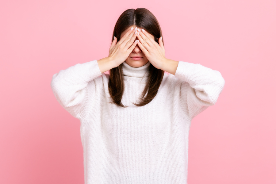 🌸 Vergüenza al empezar: el primer peso no se levanta con los brazos, sino con el valor